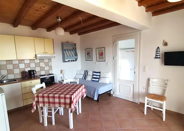 Maroussa\'S Apartments